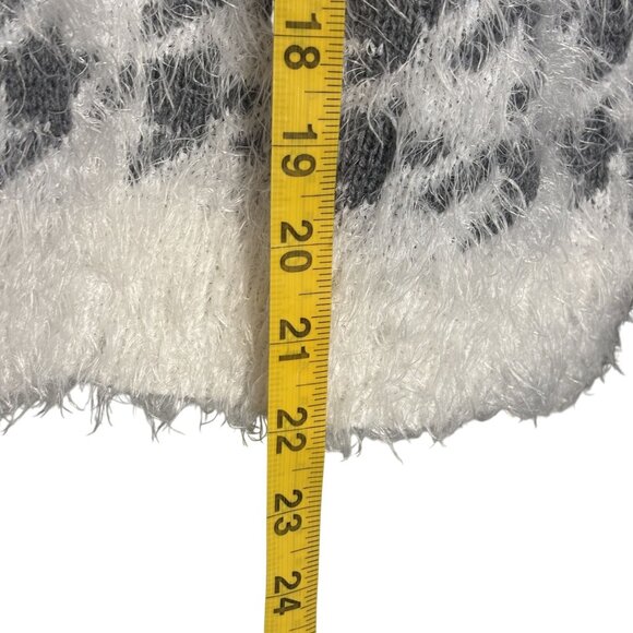 Houndstooth Fuzzy Sweater By Mudd Gray & White Soft Knit Pullover Size Small - Picture 5 of 7